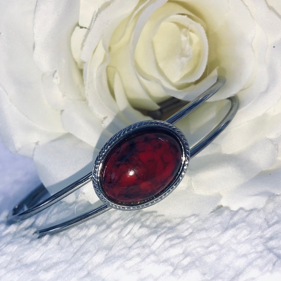 Jewelry - Vintage cabachon cuff bracelet